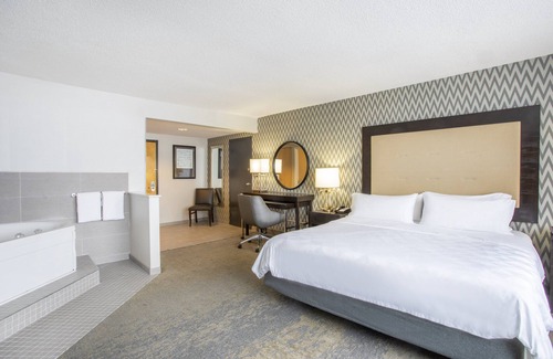 Parsippany Hotel | Holiday Inn & Suites Parsippany Fairfield by IHG