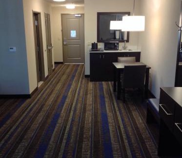 Tupelo Hotel | Holiday Inn & Suites Tupelo North by IHG