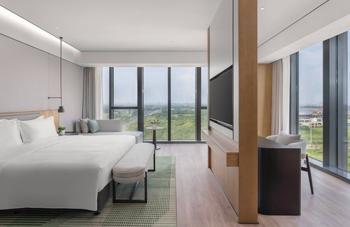 Caidian District Hotel | Holiday Inn Wuhan Houguan Lake by IHG