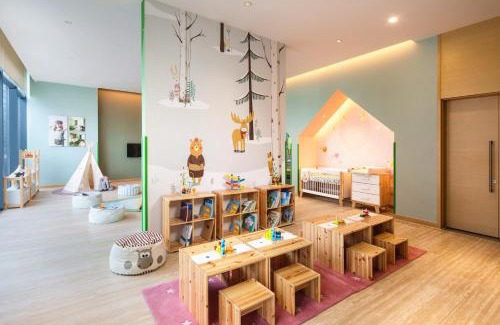 Bin Hu District Hotel | Holiday Inn Wuxi Taihu New City by IHG