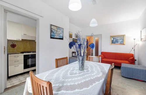 Borghetto Santo Spirito Apartment | Holiday Apartment Le Vele with Shared Garden & A/C