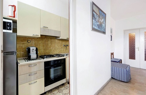 Borghetto Santo Spirito Apartment | Holiday Apartment Le Vele with Shared Garden & A/C