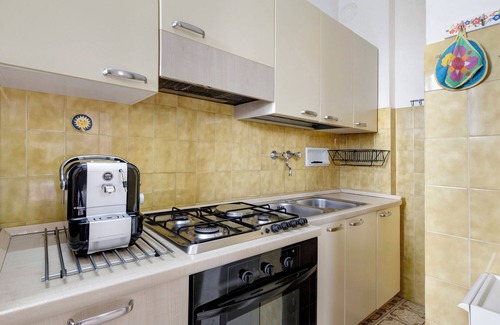 Borghetto Santo Spirito Apartment | Holiday Apartment Le Vele with Shared Garden & A/C