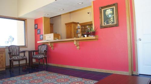 McAlester Hotel | Holiday Lodge & Suites