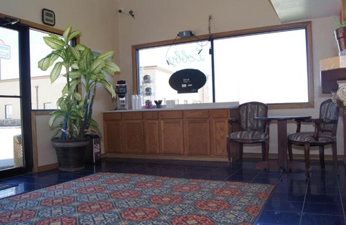 McAlester Hotel | Holiday Lodge & Suites