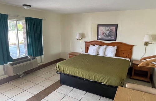 Whiteville Hotel | Holiday Motel