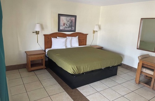 Whiteville Hotel | Holiday Motel