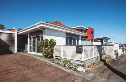 Rewa House | Holiday on Hamblyn - 2 BR home near Fitzroy Beach