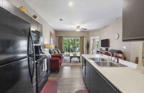 Branson Condo | Holiday Ridge Escape | Holiday Hills Branson | Golf Resort | Outdoor pools