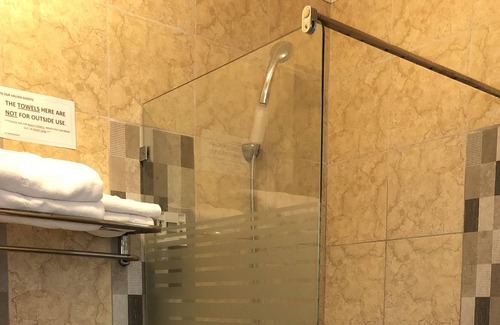 Garapan Hotel | Holiday Saipan Hotel