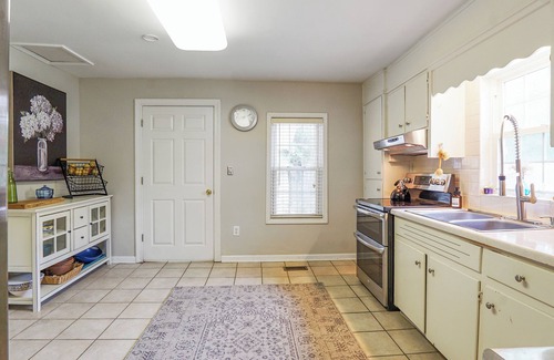 Columbiana House | HOLIDAY SALE at Cozy Columbiana Cottage!