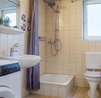 Weingarten Apartment | Holiday&Stay, Apartment Relax, Küche, 85Zoll TV, WLAN