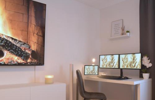 Weingarten Apartment | Holiday&Stay, Apartment Stay, Küche, 85Zoll TV, WLAN