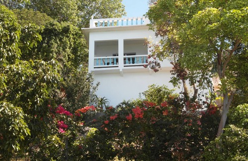 Treasure Beach House | Holiday studio with stunning sea views