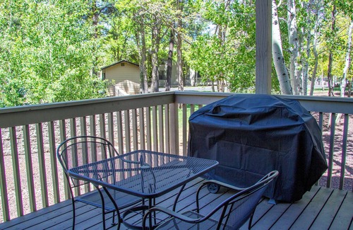 Pinetop Villa | HOLIDAY TIME! TRANQUIL 2 BEDROOM VILLA WITH GARAGE IN PINETOP COUNTRY CLUB AREA