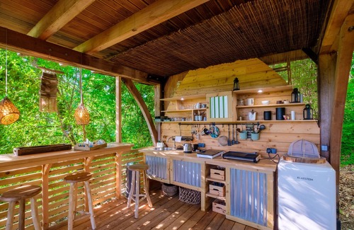 Saint-Paul-de-Vence Ski Chalet | Holiday treehouse "King Louie and Mowgli" with Shared Natural Pool, 2 Private Terraces & Wi-Fi