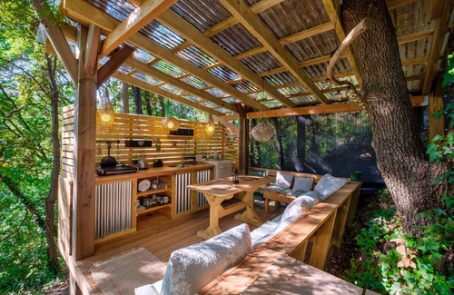 Saint-Paul-de-Vence Apartment | Holiday Treehouse "Shere Khan" with Shared Pool, 2 Private Terraces & Wi-Fi