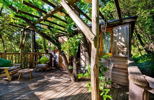 Saint-Paul-de-Vence Apartment | Holiday Treehouse "Shere Khan" with Shared Pool, 2 Private Terraces & Wi-Fi