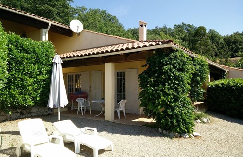 Gattieres House | Holiday villa with communal pool, large terrace and magnificent sea views