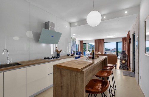 Makarska House | Holidayhome in a quiet location with pool&sea view, mini golf course& playground