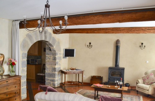 Lagrasse Apartment | Holidays In Lagrasse. Ground floor studio set in walled garden with pool.