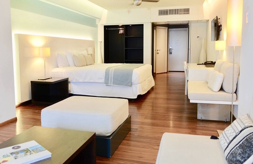 Philipsburg Hotel | Holland House Beach Hotel