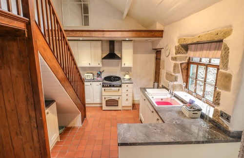 Winster Cottage | HOLLY COTTAGE, pet friendly, character holiday cottage in Winster