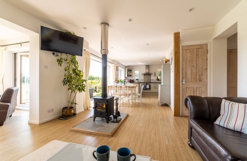 Chilworth Cottage | Holly Cottage - Tranquil luxury country cottage in the Surrey Hills