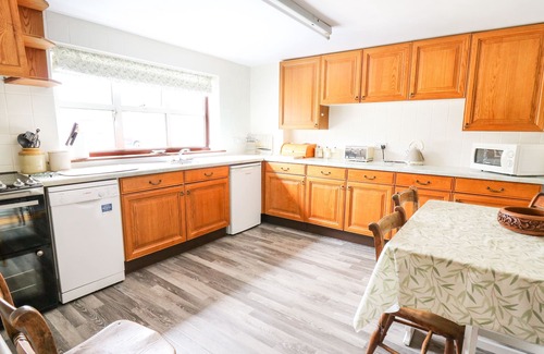 Howey Cottage | HOLLY FARM COTTAGE, family friendly, country holiday cottage in Howey