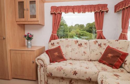Denny House | Holly