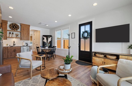 Felida House | Holly Grove Cottage W/Hot Tub