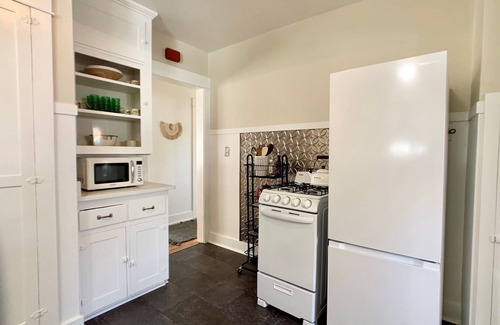 Medford Cottage | HOLLY HOUSE ~ Organic, Dog-friendly Garden Cottage
