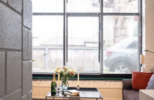 Chiswick Riverside Apartment | Holly Lodge Coach House