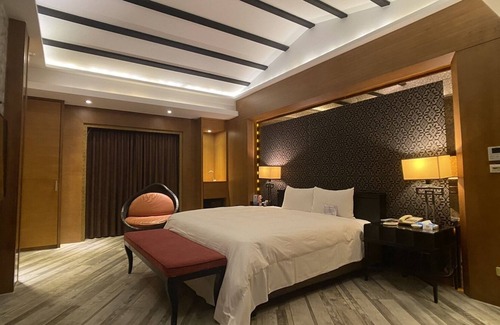 Pitou Hotel | Holly Wood Motel