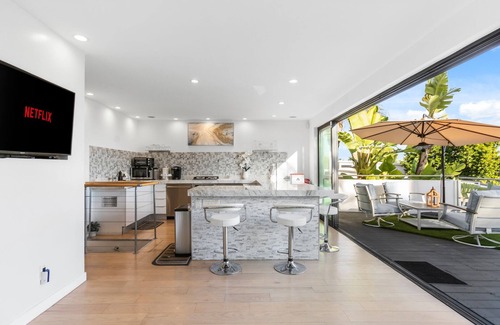 Hollywood Hills West House | Hollywood Blvd Sky Villa- Above the Sunset Strip Location! Views!