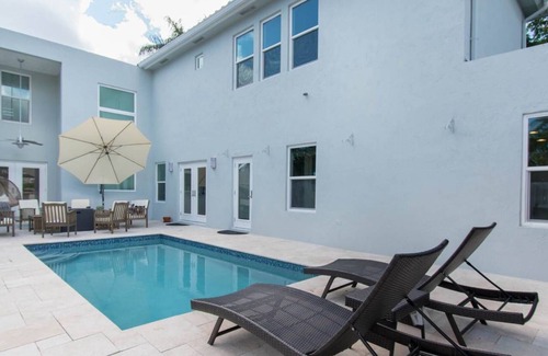 Hollywood Lakes Cottage | Hollywood Dream House - 5 Bedroom with Heated Pool
