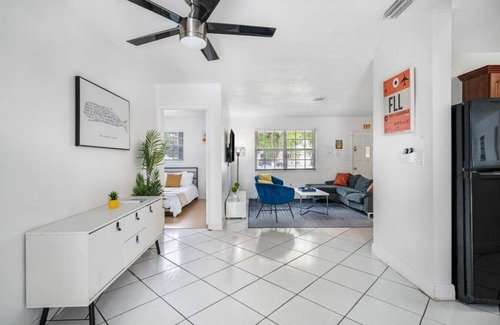 West Hollywood House | Hollywood Glamour & Comfort