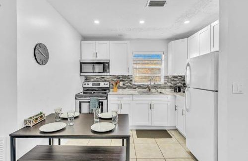 Royal Poinciana House | Hollywood Vacation In Perfect Beach Location Ha01