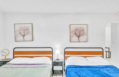 Royal Poinciana House | Hollywood Vacation In Perfect Beach Location Ha01