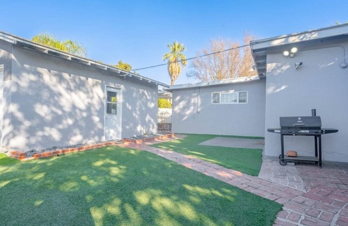 Valley Glen House | Hollywood villa, pool, game room Universal Studios