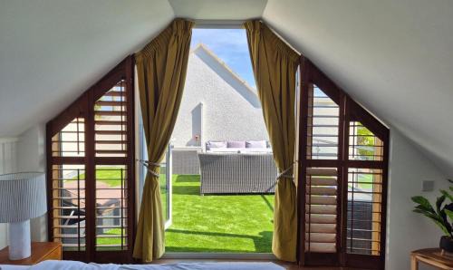 Penarth Apartment | Holm House - Stylish Coastal Suites - Silures Bar & Restaurant On-site