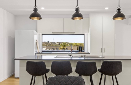 Anglesea House | Holmly 2 - Premium Position, Walk to Everything!