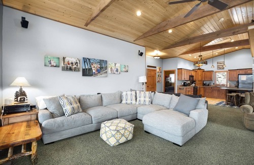 Wolf Creek Cabin | HOLTER LAKE RETREAT