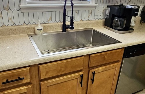 Valdosta House | Holy Cow! Sleeps 10-Central Location-4 Bedrooms-2-Smart TVs-Grill & Pet Friendly