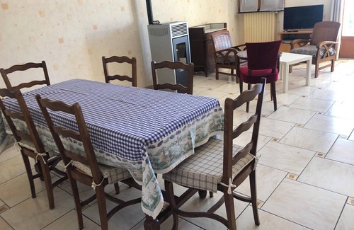 Saint-Martin-sous-Vigouroux Apartment | Homerez - Apartment Saint-Martin-Sous-Vigouroux
