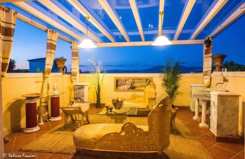 Borghesiana House | HomArt roof roman king