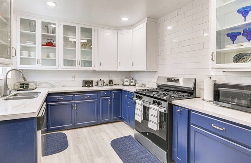 Ridgeview - Webster House | Home 3 Miles to Balboa Park & San Diego Zoo!