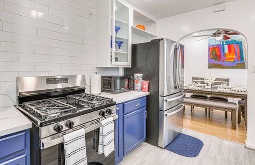 Ridgeview - Webster House | Home 3 Miles to Balboa Park & San Diego Zoo!