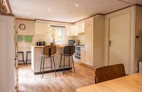 Bosgebied Hoenderloo Ski Chalet | Home 6p: Bath-Garden house-4G Pool-Kids-Dog