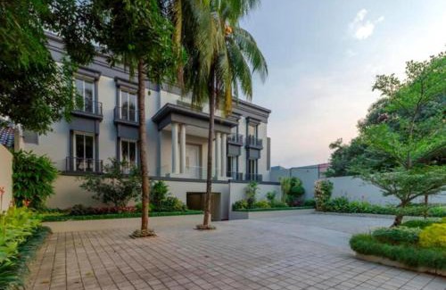 Grogol Utara House | Home 899 Patal Senayan